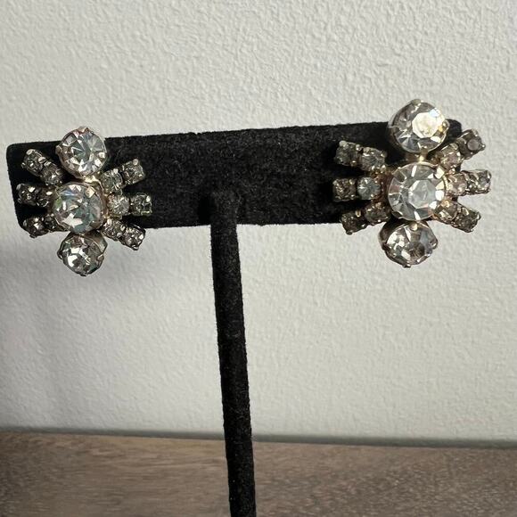 Vintage Rhinestone Studded Dazzling Cluster Burst Ornate Screw Back Earrings - Picture 9 of 9